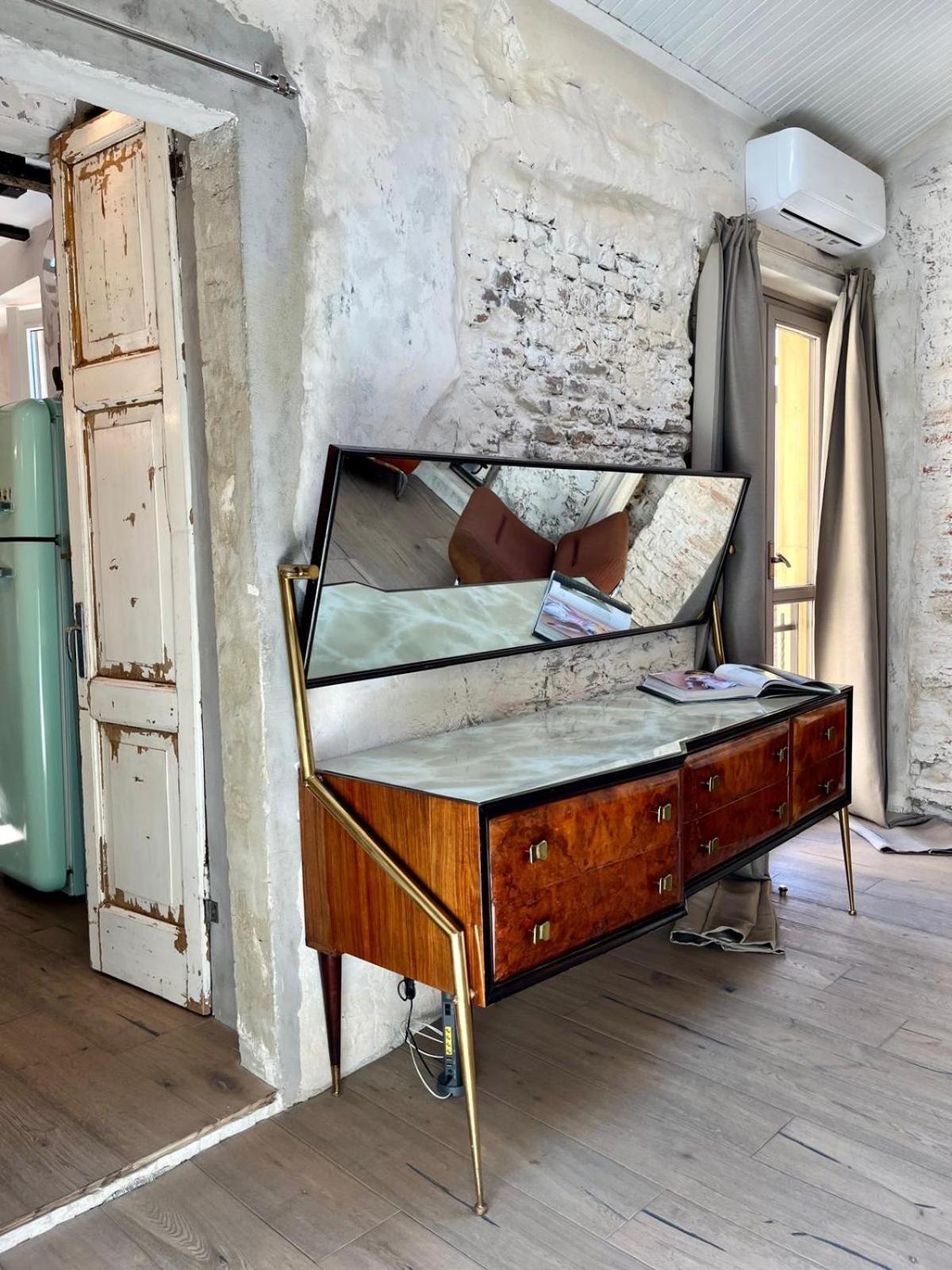 Apartamento Charming And Design Attic Loft In Coolest Area Navigli Ticinese Milán