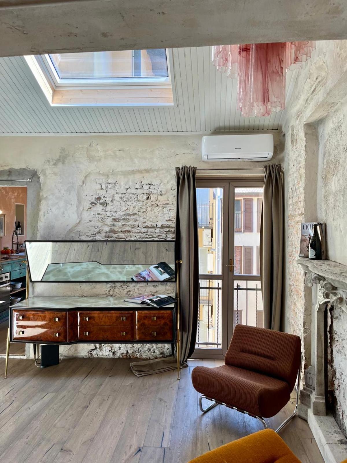 Charming And Design Attic Loft In Coolest Area Navigli Ticinese Milan